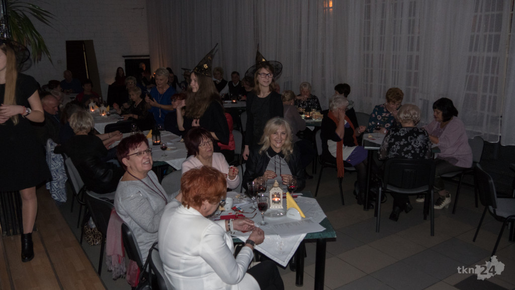 Magiczny wieczór pełen wróżb w koneckim Domu Kultury [zdjęcia]