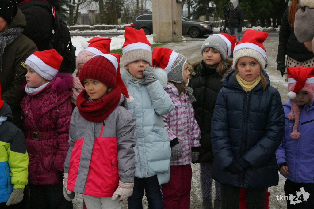 WIDEO: Choinka w Końskich jest już rozświetlona! [zdjęcia]