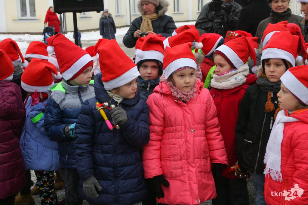 WIDEO: Choinka w Końskich jest już rozświetlona! [zdjęcia]