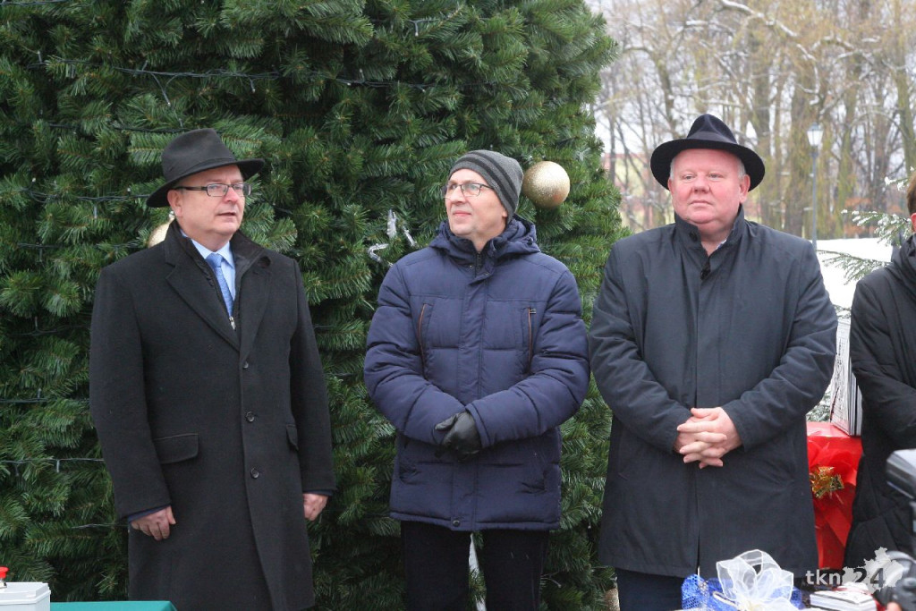WIDEO: Choinka w Końskich jest już rozświetlona! [zdjęcia]