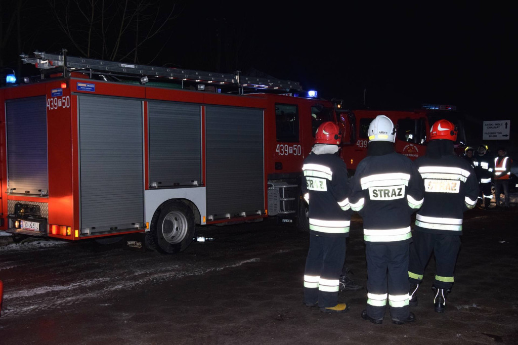 Duże zatrucie czadem w Fałkowie. Przyczyny są ustalane [zdjęcia]