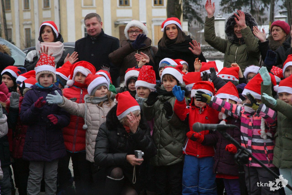 WIDEO: Choinka w Końskich jest już rozświetlona! [zdjęcia]
