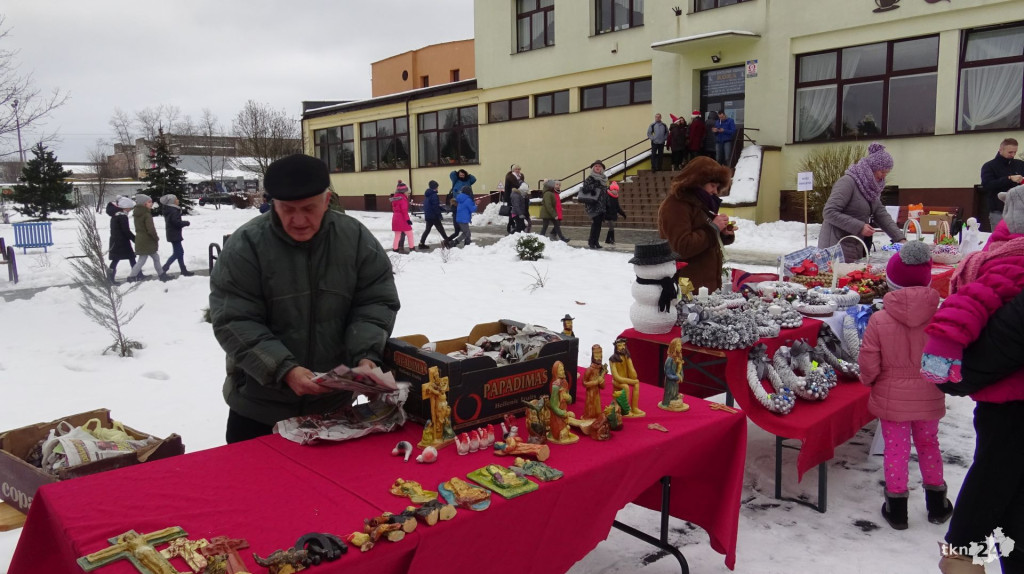 WIDEO: Wielka świąteczna impreza z zapaleniem lampek na choince w Stąporkowie [wideo, zdjęcia]