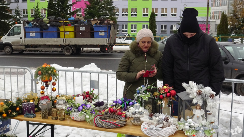 WIDEO: Wielka świąteczna impreza z zapaleniem lampek na choince w Stąporkowie [wideo, zdjęcia]