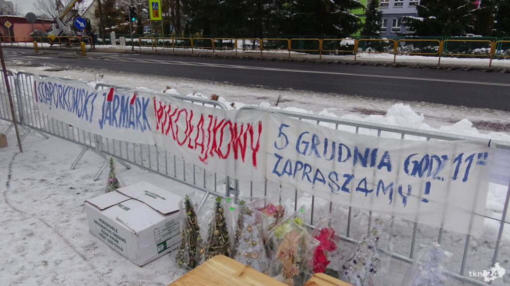 WIDEO: Wielka świąteczna impreza z zapaleniem lampek na choince w Stąporkowie [wideo, zdjęcia]