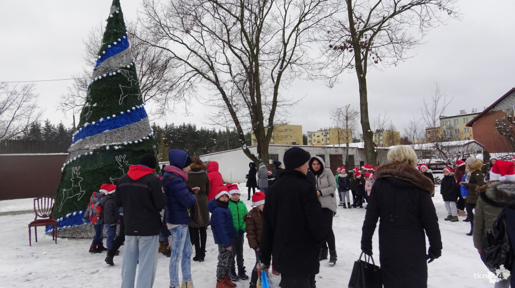 WIDEO: Wielka świąteczna impreza z zapaleniem lampek na choince w Stąporkowie [wideo, zdjęcia]