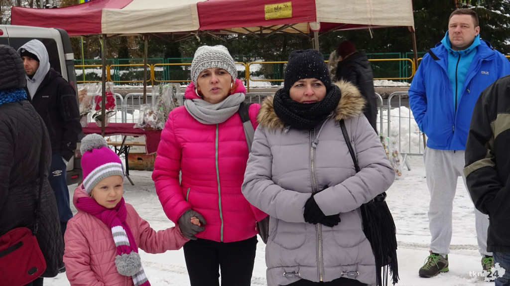 WIDEO: Wielka świąteczna impreza z zapaleniem lampek na choince w Stąporkowie [wideo, zdjęcia]
