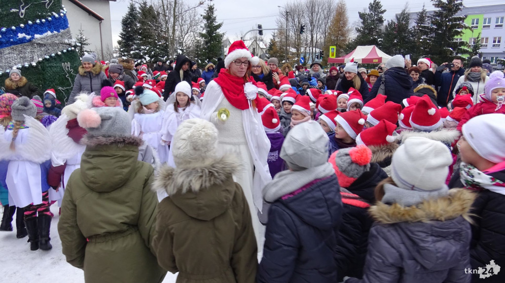 WIDEO: Wielka świąteczna impreza z zapaleniem lampek na choince w Stąporkowie [wideo, zdjęcia]