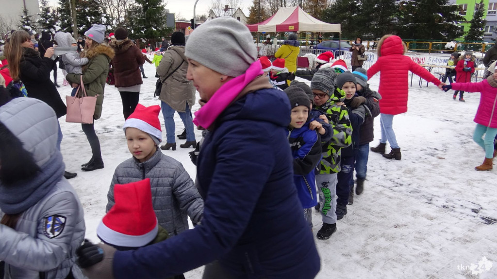 WIDEO: Wielka świąteczna impreza z zapaleniem lampek na choince w Stąporkowie [wideo, zdjęcia]