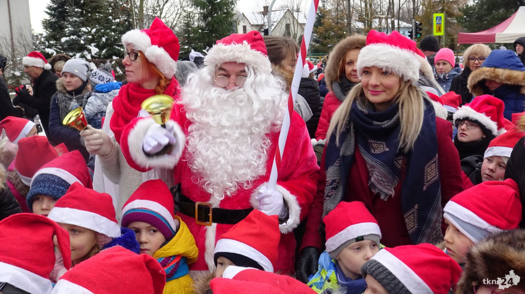 WIDEO: Wielka świąteczna impreza z zapaleniem lampek na choince w Stąporkowie [wideo, zdjęcia]