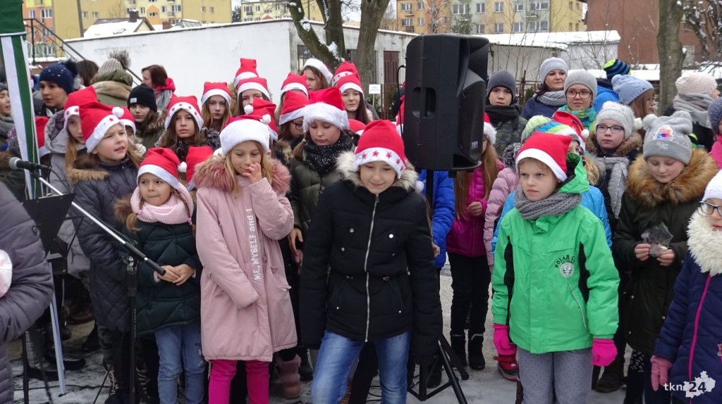 WIDEO: Wielka świąteczna impreza z zapaleniem lampek na choince w Stąporkowie [wideo, zdjęcia]