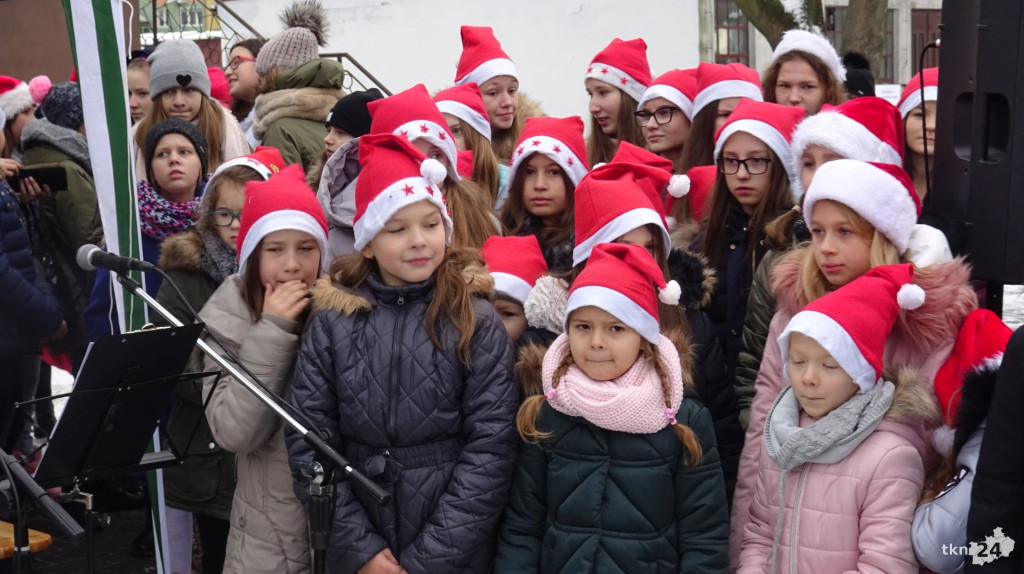 WIDEO: Wielka świąteczna impreza z zapaleniem lampek na choince w Stąporkowie [wideo, zdjęcia]