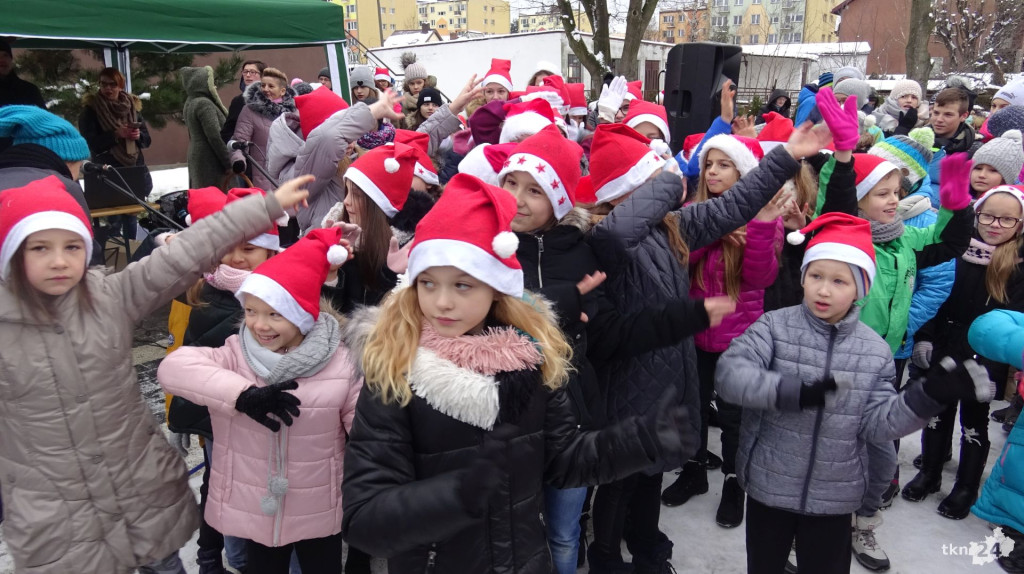 WIDEO: Wielka świąteczna impreza z zapaleniem lampek na choince w Stąporkowie [wideo, zdjęcia]