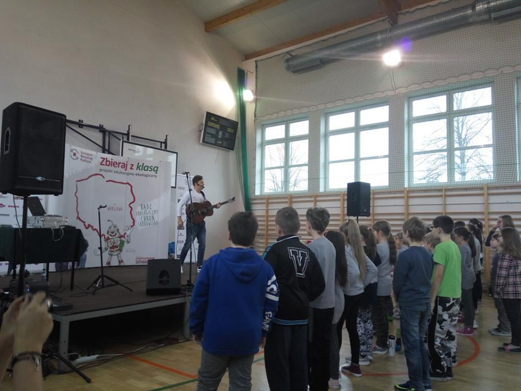Zbierali z klasą i z gwiazdą w Pomykowie [zdjęcia]