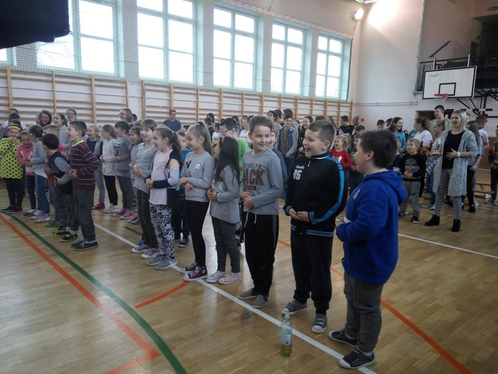 Zbierali z klasą i z gwiazdą w Pomykowie [zdjęcia]