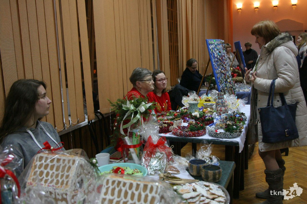 Piękne świąteczne przedmioty na kiermaszu w Końskich [wideo, zdjęcia]
