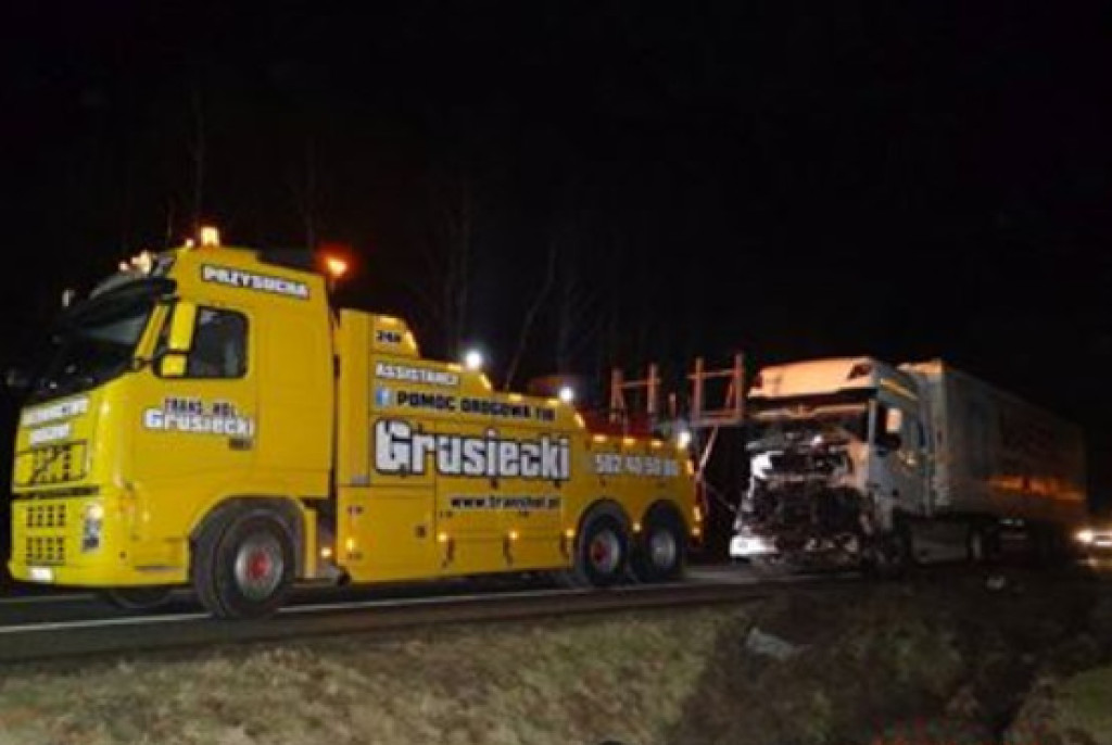 Kolizja dwóch tirów w miejscowości Rozgół [zdjęcia]
