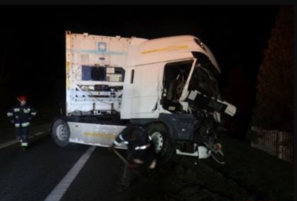 Kolizja dwóch tirów w miejscowości Rozgół [zdjęcia]