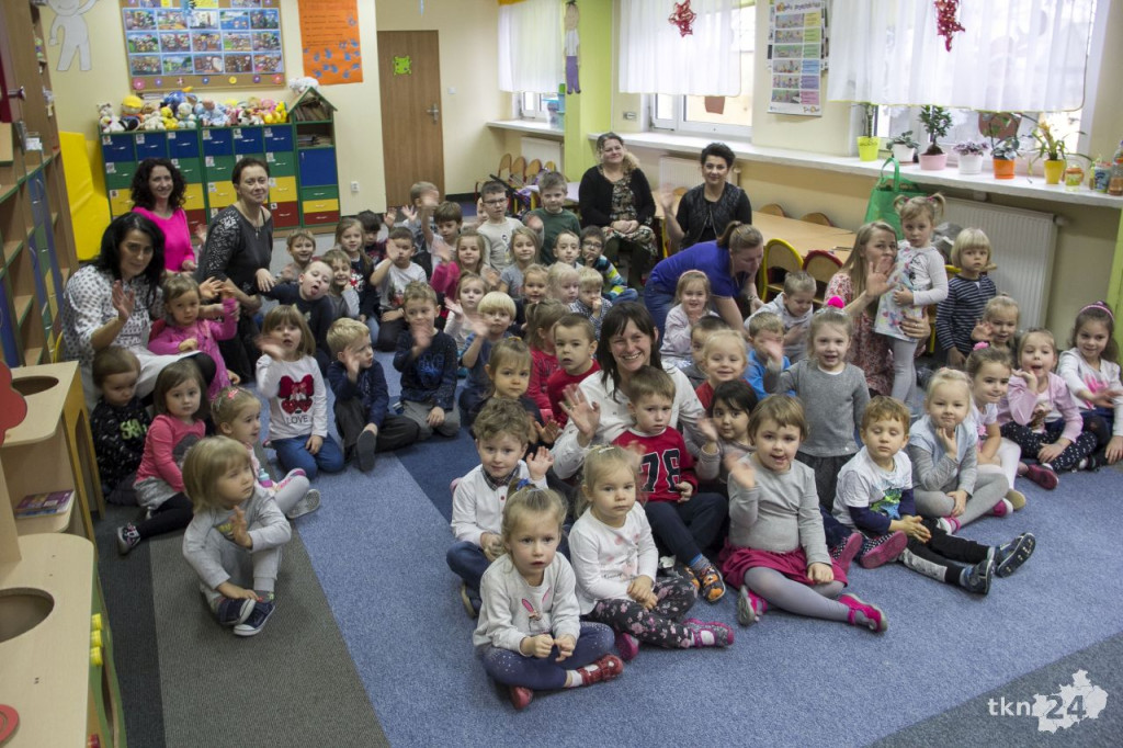 KSWP z darami dla dzieciaków z Końskich i Stąporkowa [wideo, zdjęcia]
