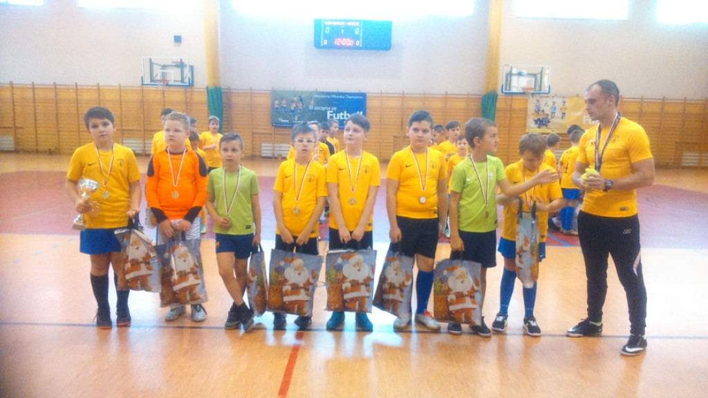 Trzy turnieje Mikołajkowe rozegrano w Fałkowie [zdjęcia]
