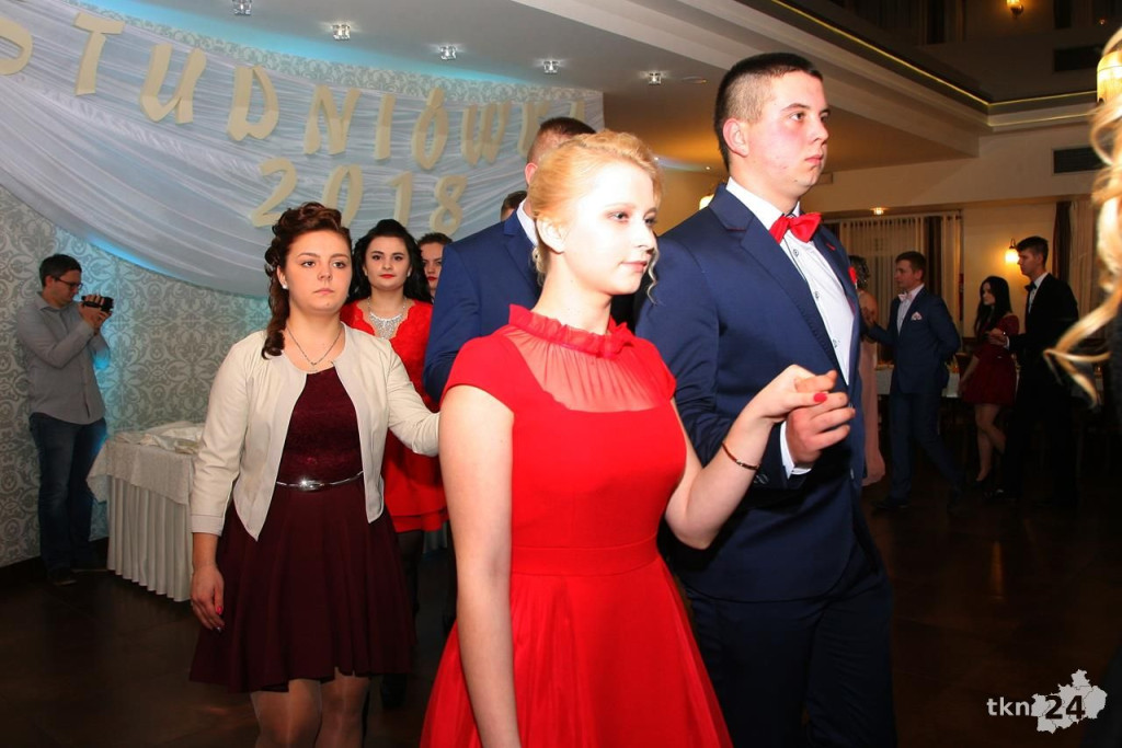 Relacja wideo: Studniówka 2018 ZSP 2 Końskie [wideo, zdjęcia]