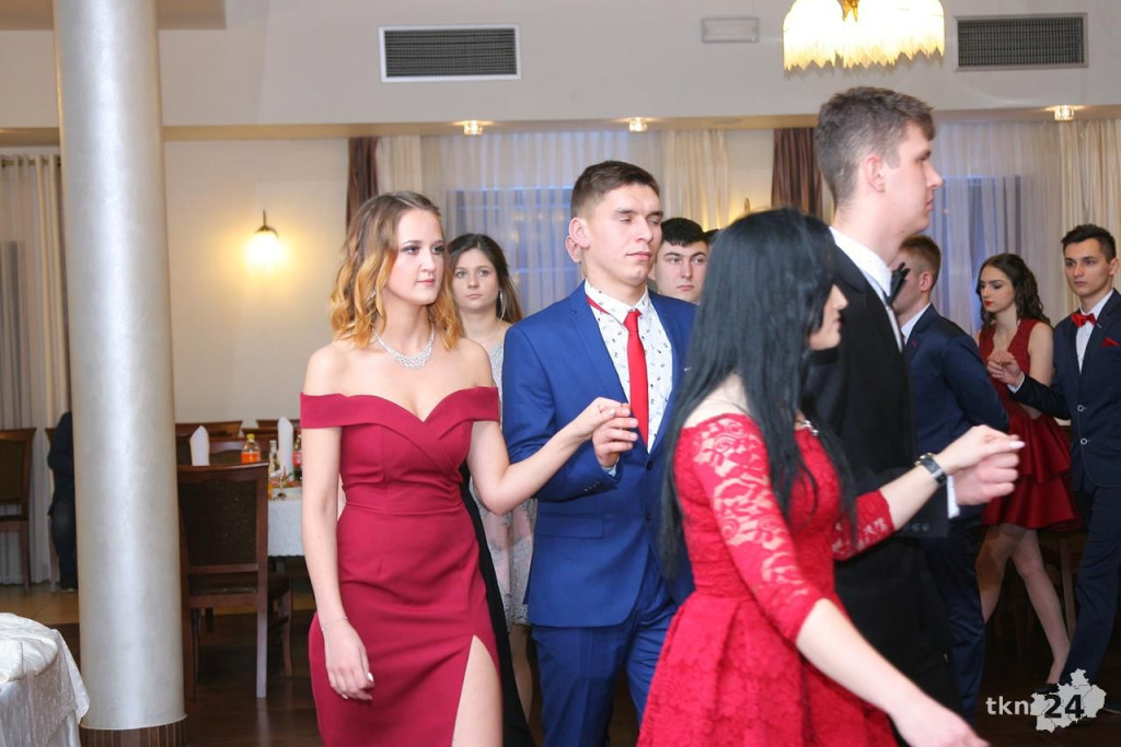 Relacja wideo: Studniówka 2018 ZSP 2 Końskie [wideo, zdjęcia]