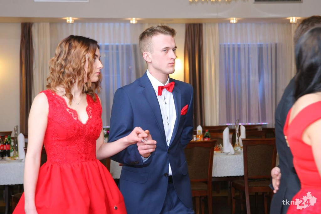 Relacja wideo: Studniówka 2018 ZSP 2 Końskie [wideo, zdjęcia]