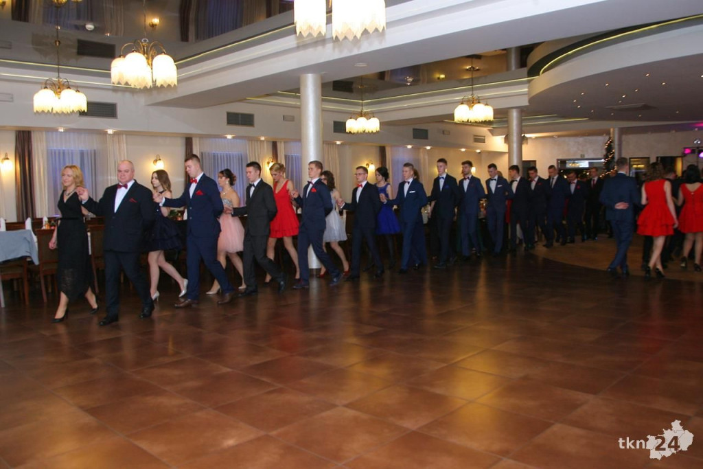 Relacja wideo: Studniówka 2018 ZSP 2 Końskie [wideo, zdjęcia]