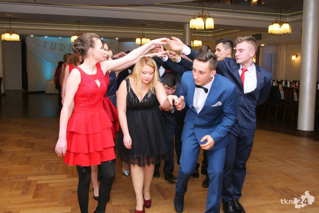 Relacja wideo: Studniówka 2018 ZSP 2 Końskie [wideo, zdjęcia]