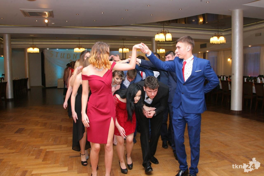 Relacja wideo: Studniówka 2018 ZSP 2 Końskie [wideo, zdjęcia]
