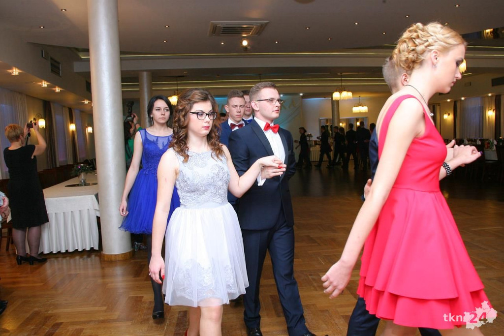 Relacja wideo: Studniówka 2018 ZSP 2 Końskie [wideo, zdjęcia]