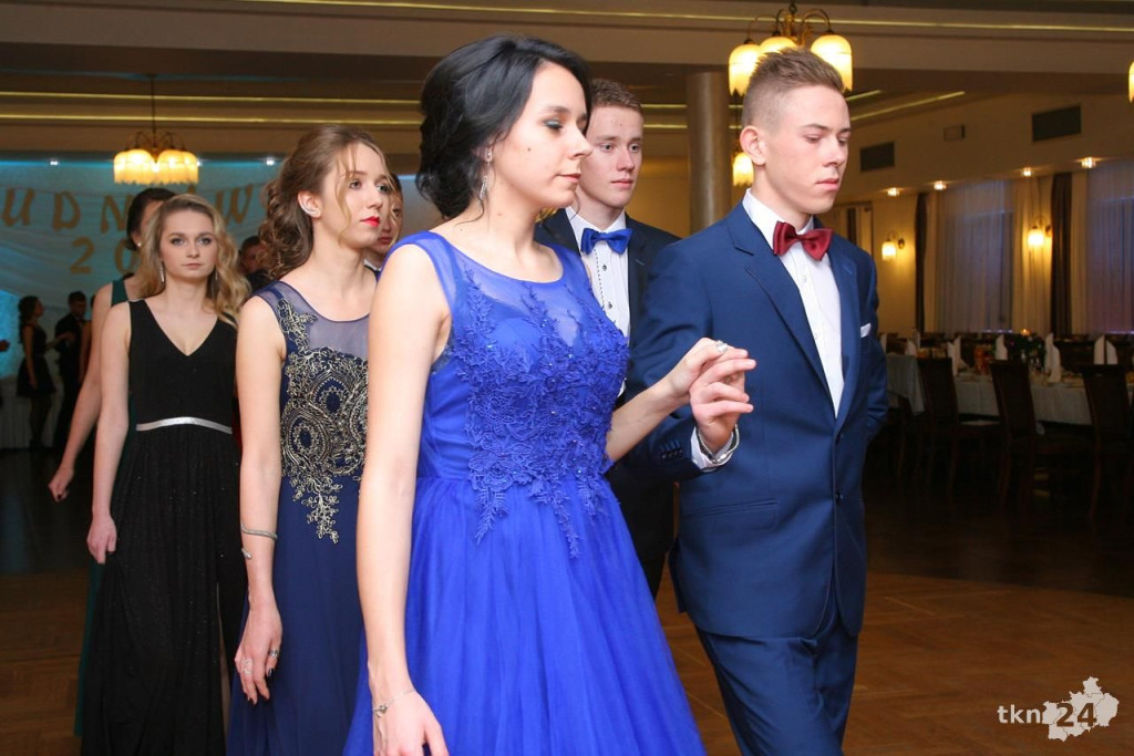 Relacja wideo: Studniówka 2018 ZSP 2 Końskie [wideo, zdjęcia]