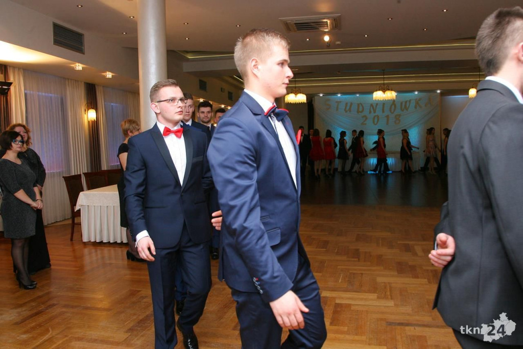 Relacja wideo: Studniówka 2018 ZSP 2 Końskie [wideo, zdjęcia]
