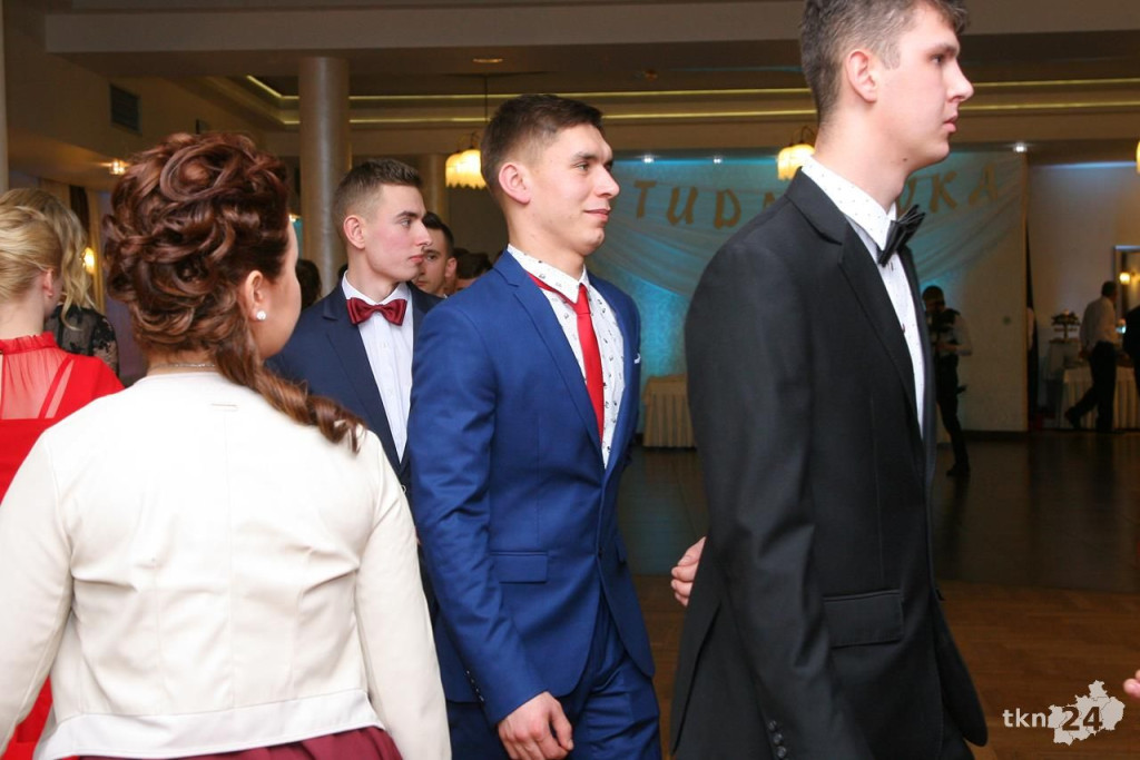Relacja wideo: Studniówka 2018 ZSP 2 Końskie [wideo, zdjęcia]