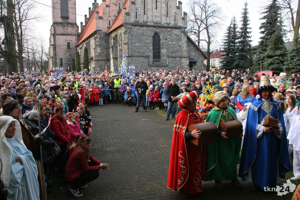 Relacja wideo: Orszak Trzech Króli 2018 w Końskich [wideo, zdjęcia]