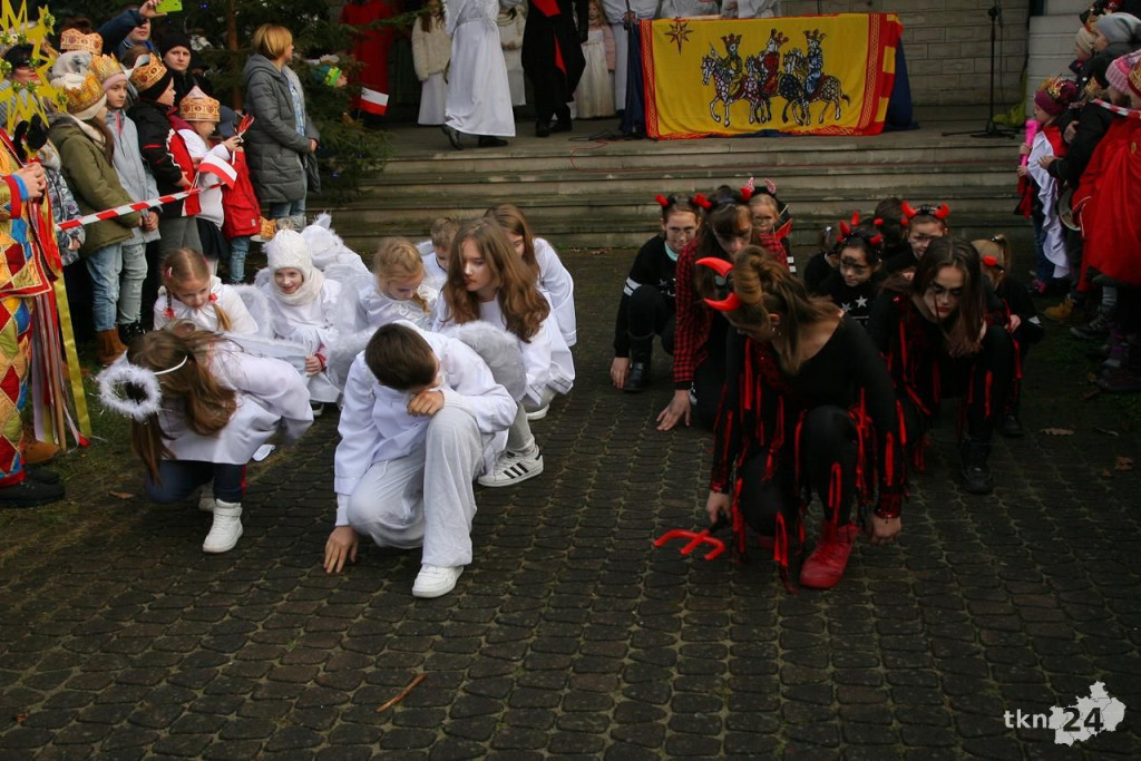 Relacja wideo: Orszak Trzech Króli 2018 w Końskich [wideo, zdjęcia]