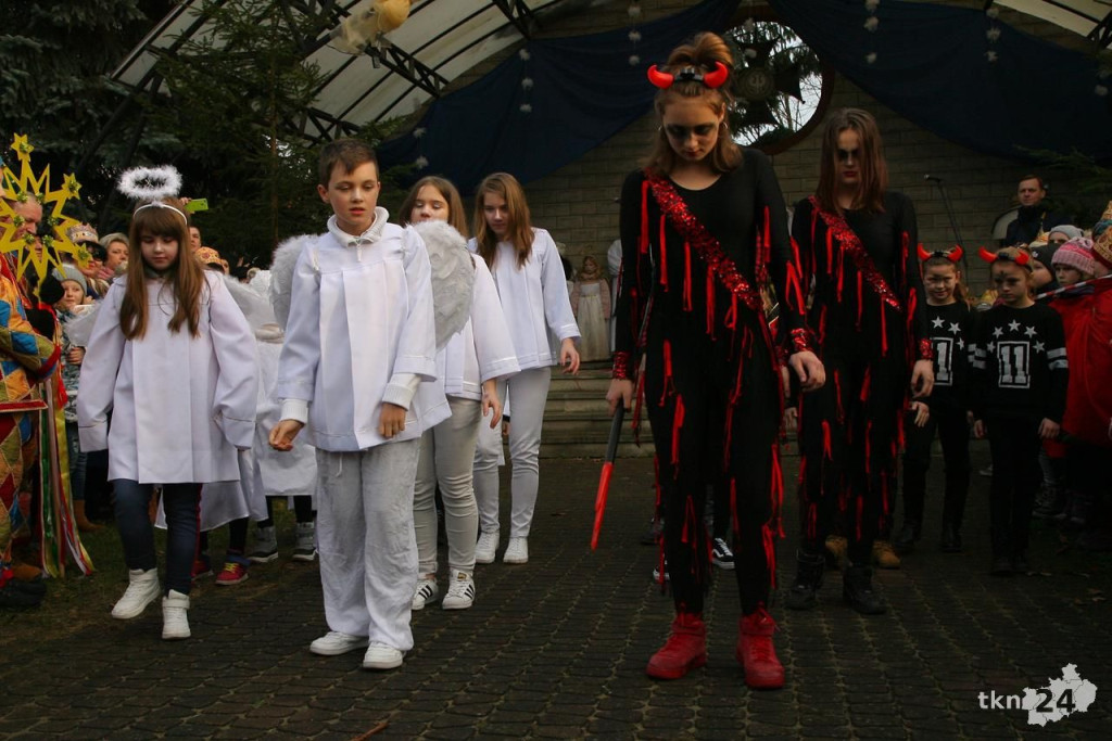 Relacja wideo: Orszak Trzech Króli 2018 w Końskich [wideo, zdjęcia]