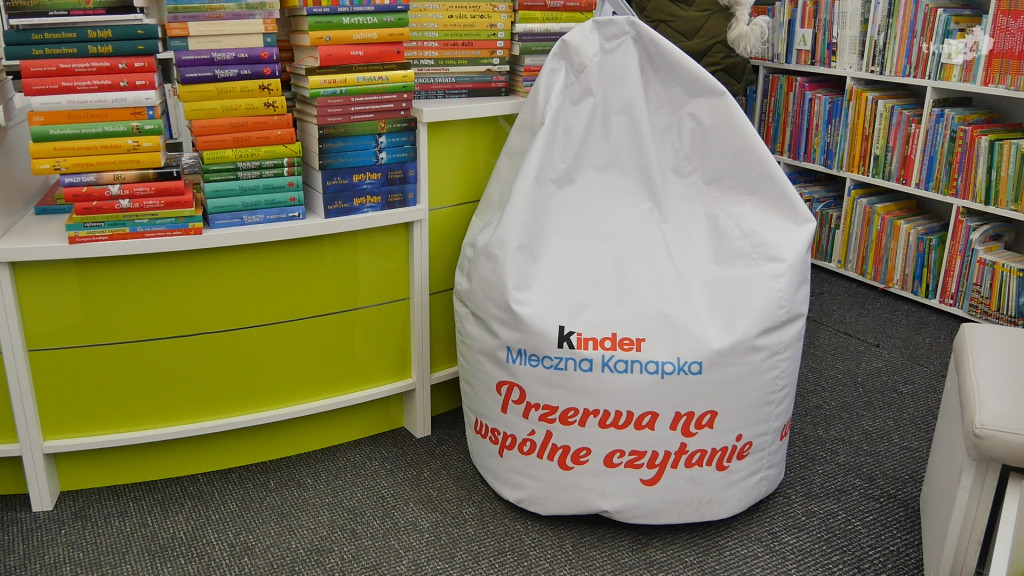 Mieszkańcy załatwili bibliotece nowe książki! [wideo, zdjęcia]