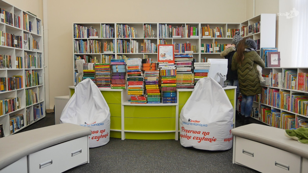 Mieszkańcy załatwili bibliotece nowe książki! [wideo, zdjęcia]