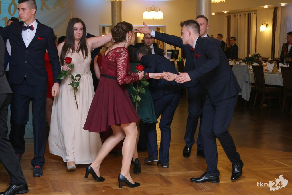 Relacja wideo: Piękna studniówka koneckiego ZDZ [zdjęcia]