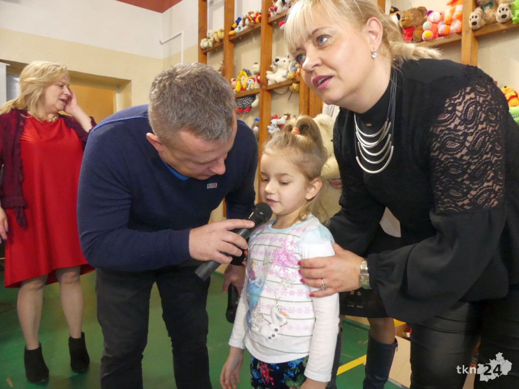 Moc prezentów i świetna zabawa dla potrzebujących dzieci [wideo, zdjęcia]