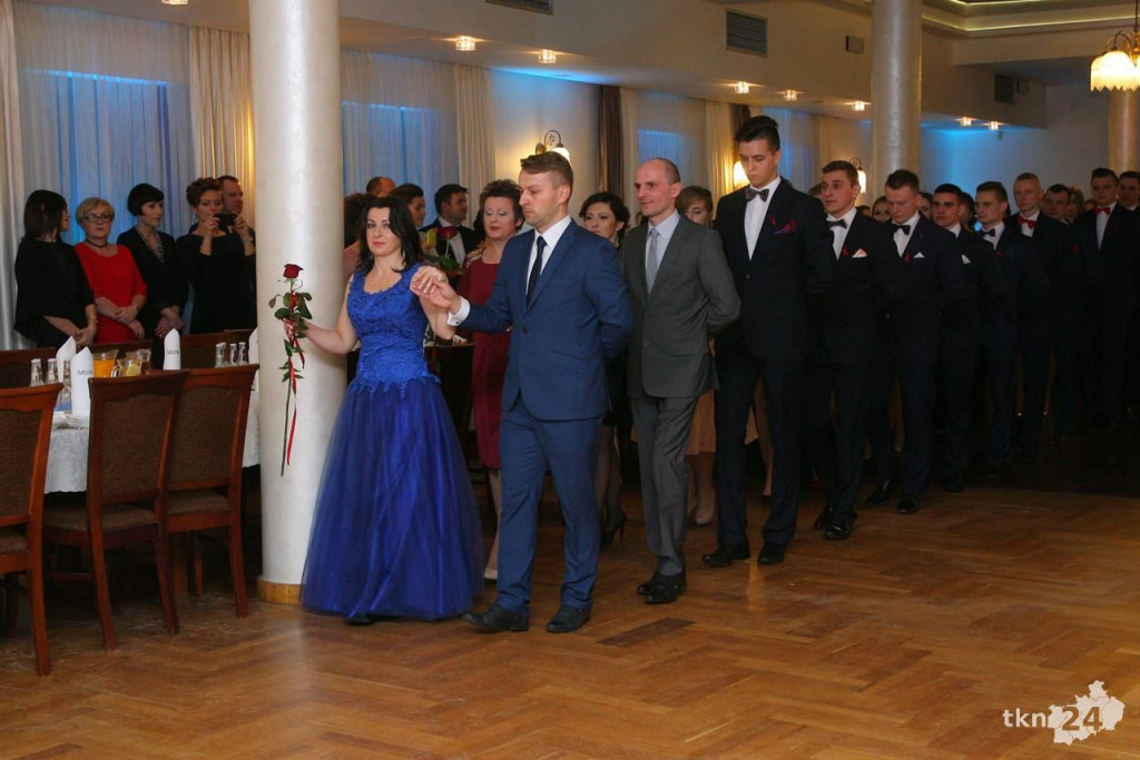 Relacja wideo: Studniówka ZSP 1 Końskie na 190 osób! [wideo, zdjęcia]