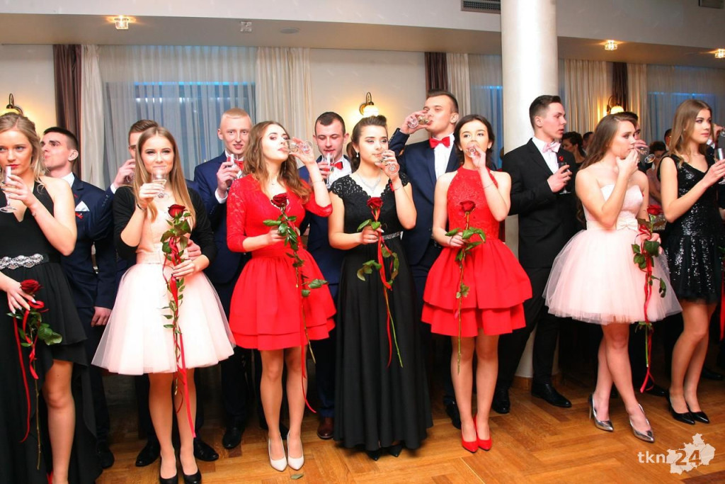 Relacja wideo: Studniówka ZSP 1 Końskie na 190 osób! [wideo, zdjęcia]