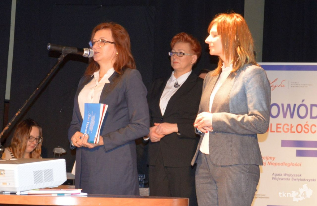 Korowód  Niepodległości w Stąporkowie [zdjęcia]