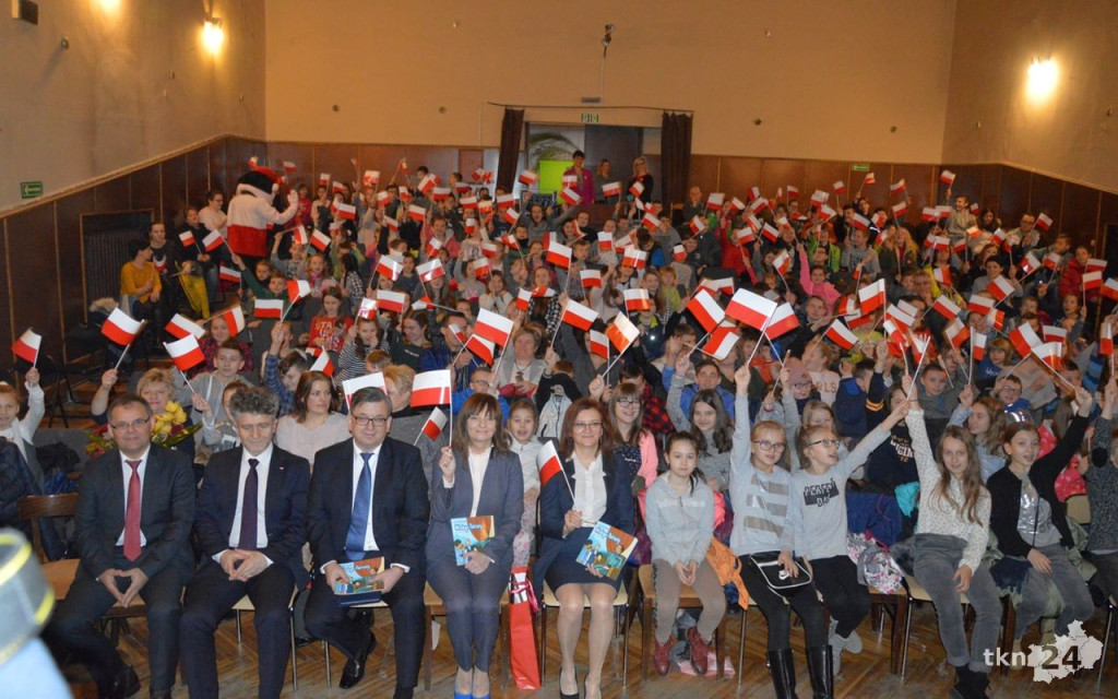Korowód  Niepodległości w Stąporkowie [zdjęcia]