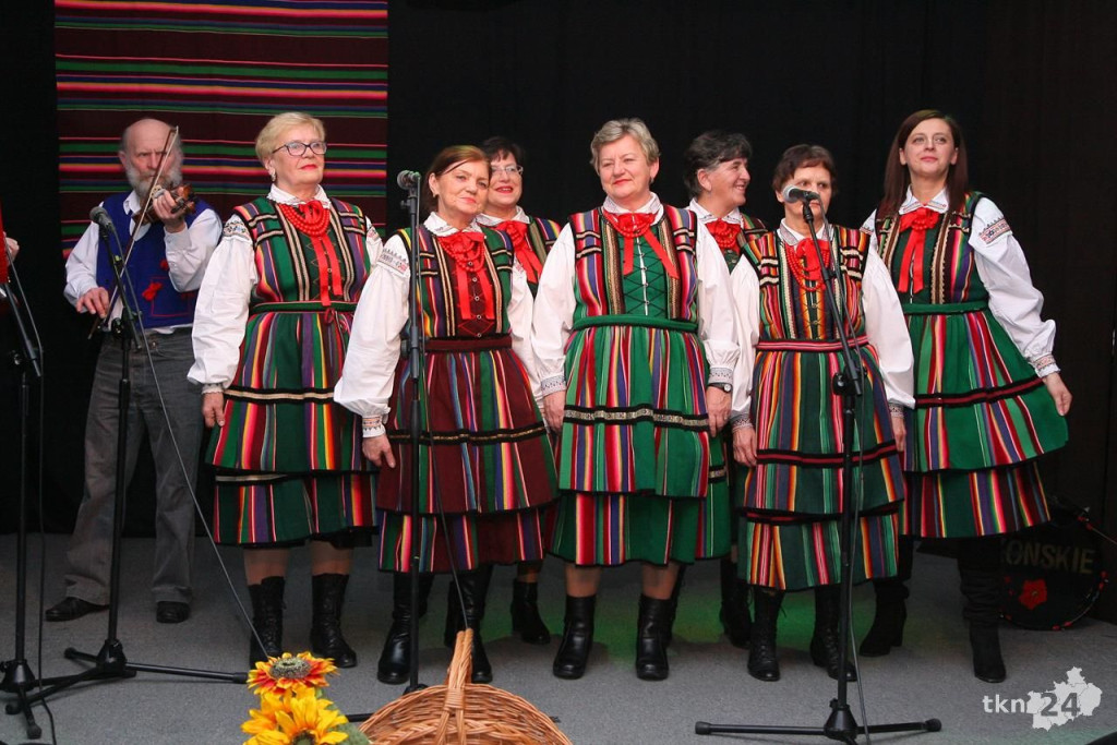 Gotowali i śpiewali na ludowo. Niezwykły wieczór w koneckim Domu Kultury [zdjęcia, wideo]