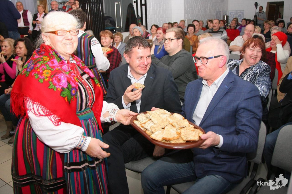 Gotowali i śpiewali na ludowo. Niezwykły wieczór w koneckim Domu Kultury [zdjęcia, wideo]