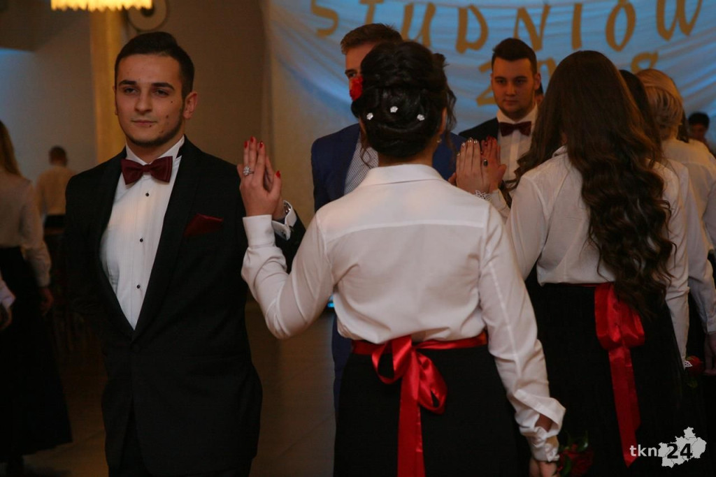 Relacja wideo: Studniówka I LO w Końskich z Czadomanem