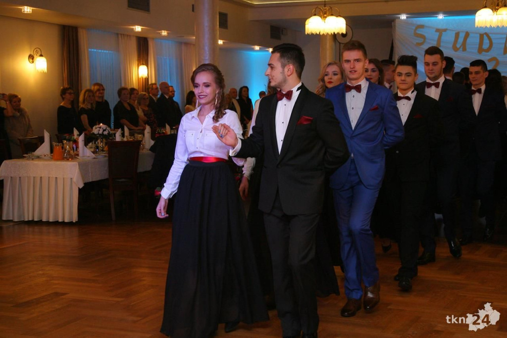 Relacja wideo: Studniówka I LO w Końskich z Czadomanem