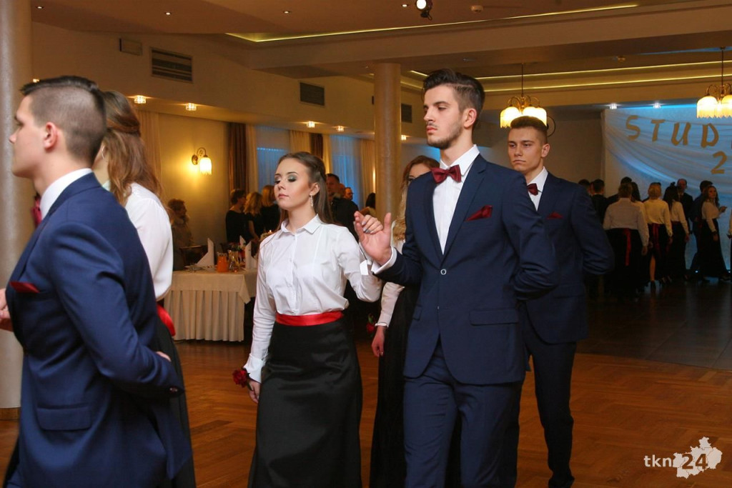 Relacja wideo: Studniówka I LO w Końskich z Czadomanem